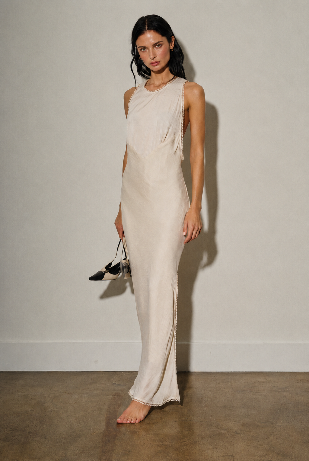 Lace Detail Backless Maxi Dress